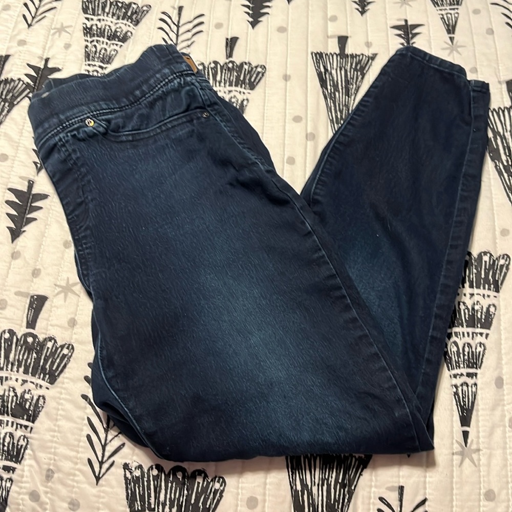 - Levi’s Skinny Pull on Jeans